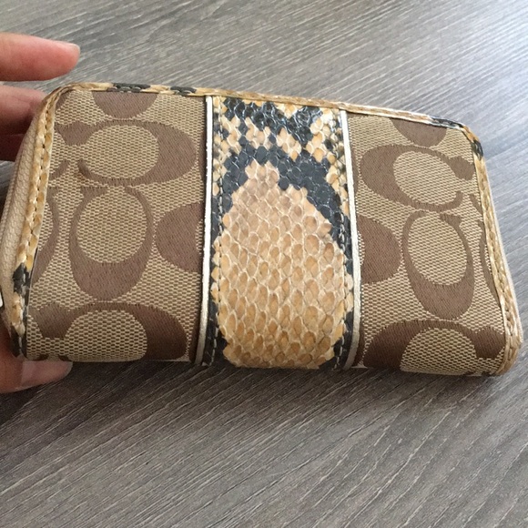 Coach Wristlet - Picture 7 of 7